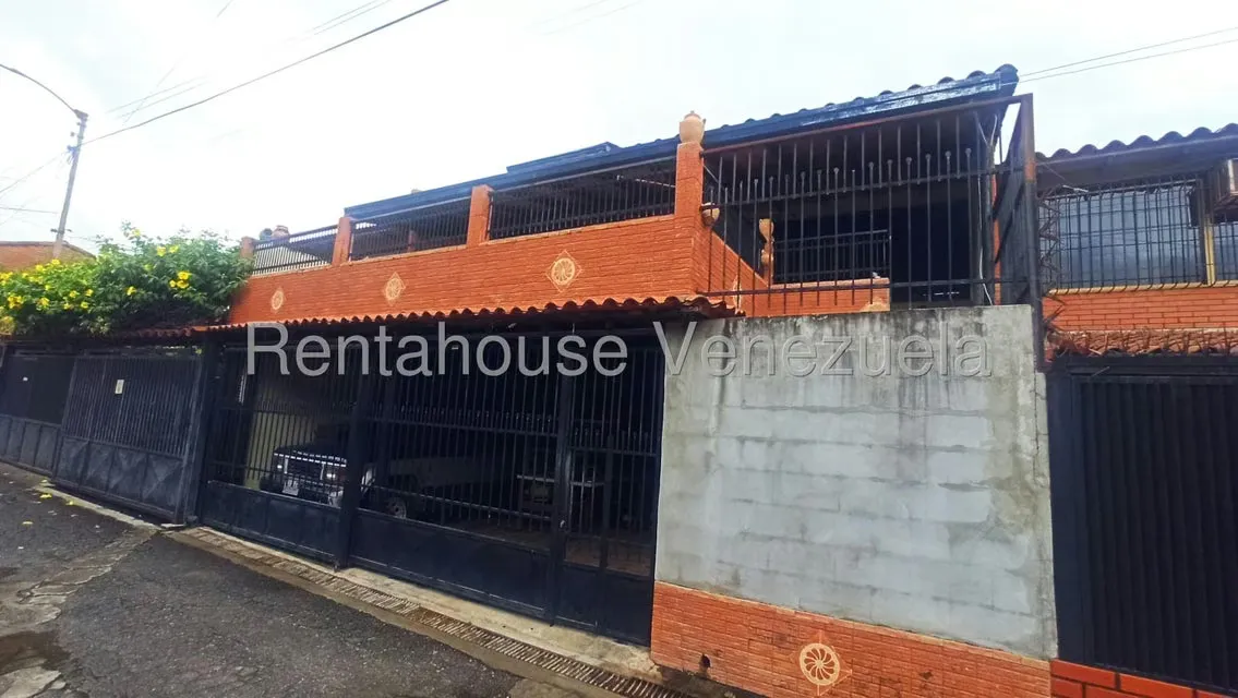 Casa (Duplex) en Venta en Valle Arriba, Miranda - 2