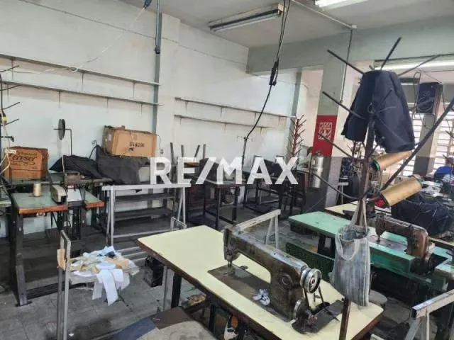 SE VENDE LOCAL COMERCIAL EN LA AVENIDA FUERZAS ARMADAS - 3