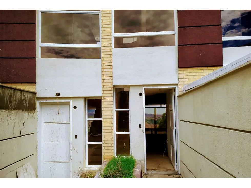 VENTA DE TOWN HOUSE EN LA TAHONA - 2