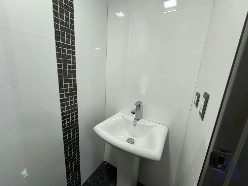 Alquilo oficina 105m2 Torre Xpress, Macaracuay 3312 - 11