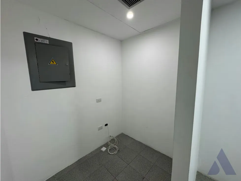 Alquilo oficina 105m2 Torre Xpress, Macaracuay 3312 - 12