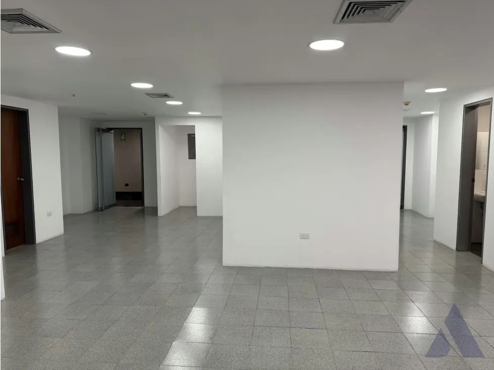 Alquilo oficina 105m2 Torre Xpress, Macaracuay 3312 - 23