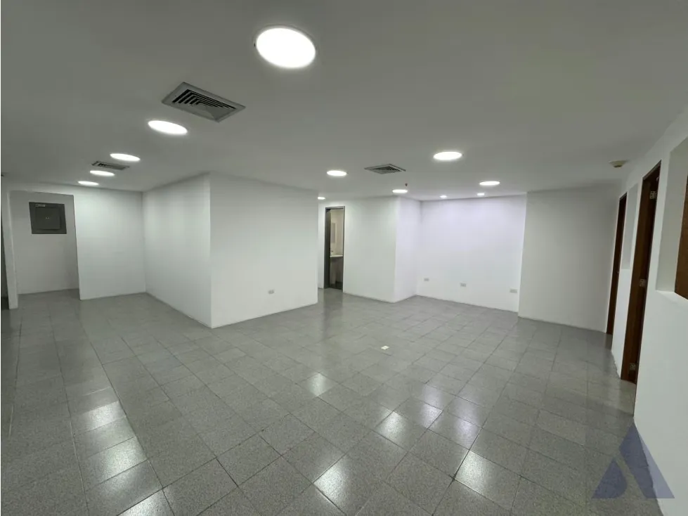 Alquilo oficina 105m2 Torre Xpress, Macaracuay 3312 - 29