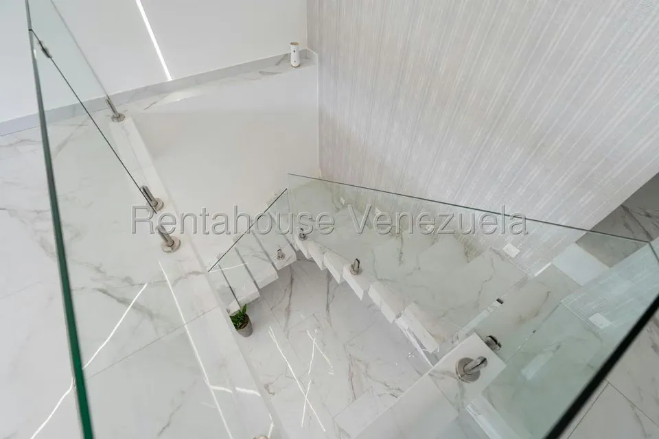 Apartamento (Penthouse) en Venta en Colinas de Los Chaguaramos, Distrito Metropolitano - 25