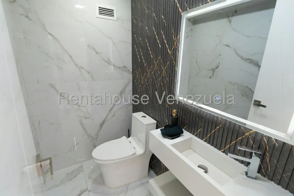 Apartamento (Penthouse) en Venta en Colinas de Los Chaguaramos, Distrito Metropolitano - 10