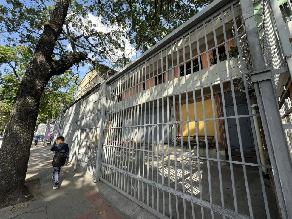 Vendo edificio comercial 780m2 Av. Roosevelt 0736 - 3