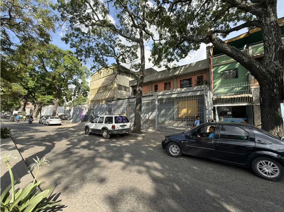 Vendo edificio comercial 780m2 Av. Roosevelt 0736 - 23