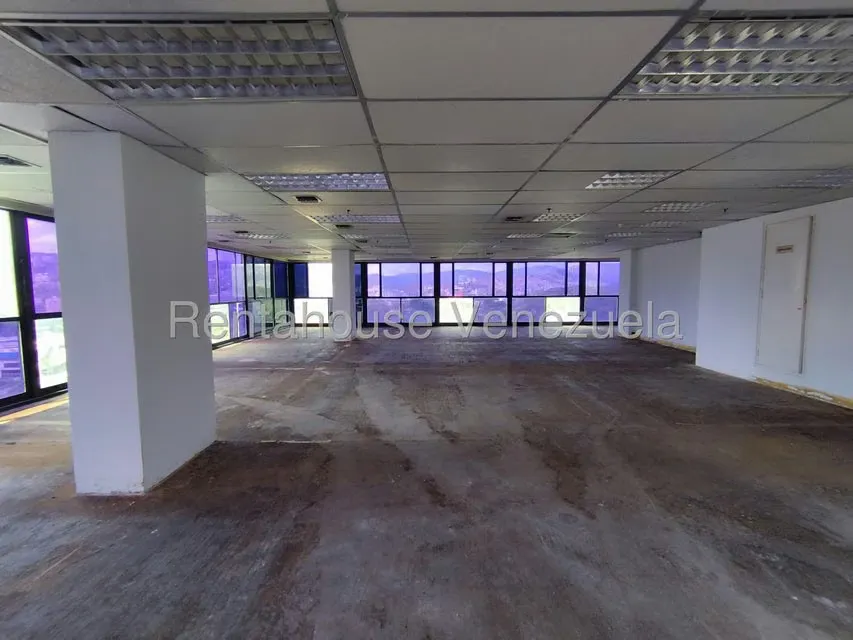 Oficina en Alquiler en Plaza Venezuela, Distrito Metropolitano - 11
