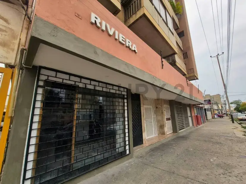 LOCAL COMERCIAL EN PUERTO LA CRUZ: VISIBILIDAD MÁXIMA Y TRÁFICO CONSTANTE