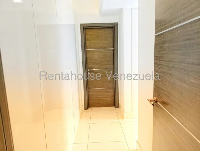 Apartamento (1 Nivel) en Alquiler en Lomas de Las Mercedes, Distrito Metropolitano - 17