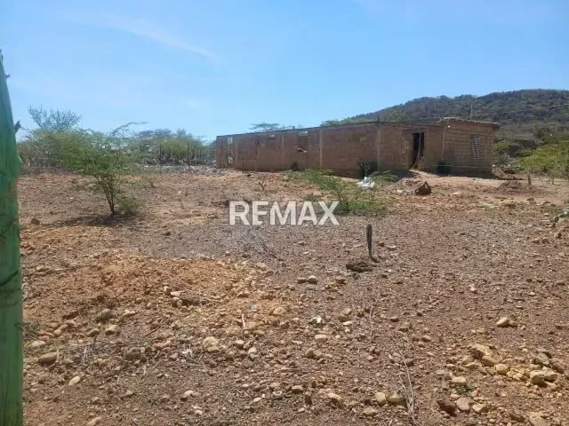 Se Vende Terreno con Bienhechurias en la Vela de Coro Estado Falcón - 11