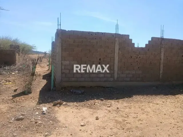 Se Vende Terreno con Bienhechurias en la Vela de Coro Estado Falcón - 2
