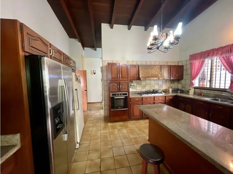 Vendo casa 900m2 8h+s/10b+s/4p Cerro Verde 4369 - 16