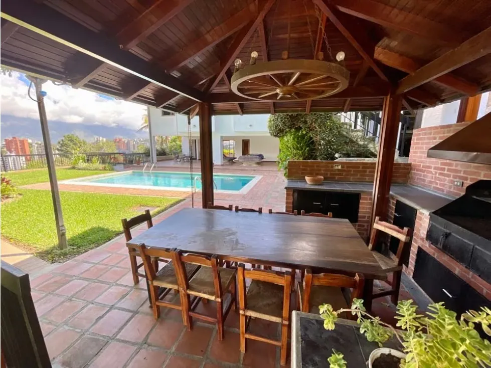 Vendo casa 900m2 8h+s/10b+s/4p Cerro Verde 4369 - 3