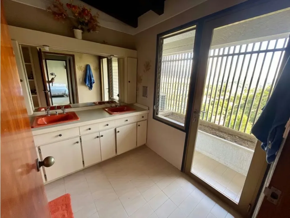Vendo casa 900m2 8h+s/10b+s/4p Cerro Verde 4369 - 10