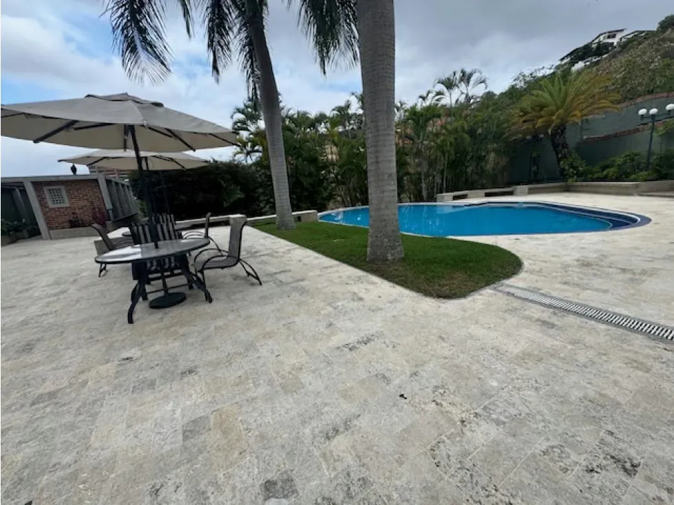 Vendo PB c/jardin 365m2 Colinas de Valle Arriba 0827