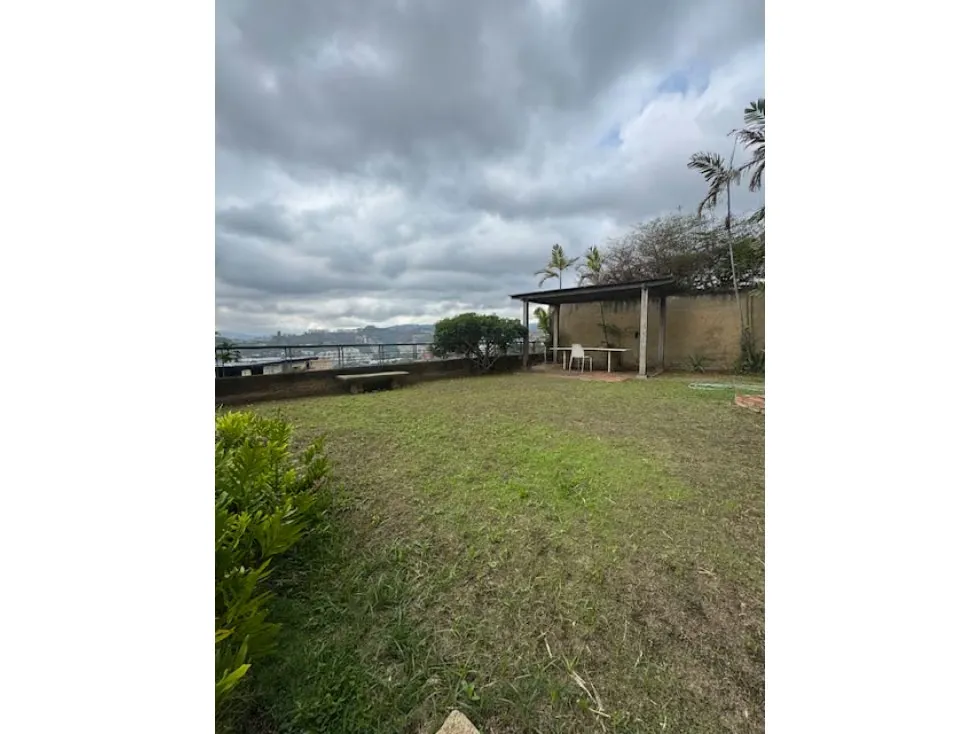Vendo PB c/jardin 365m2 Colinas de Valle Arriba 0827 - 13