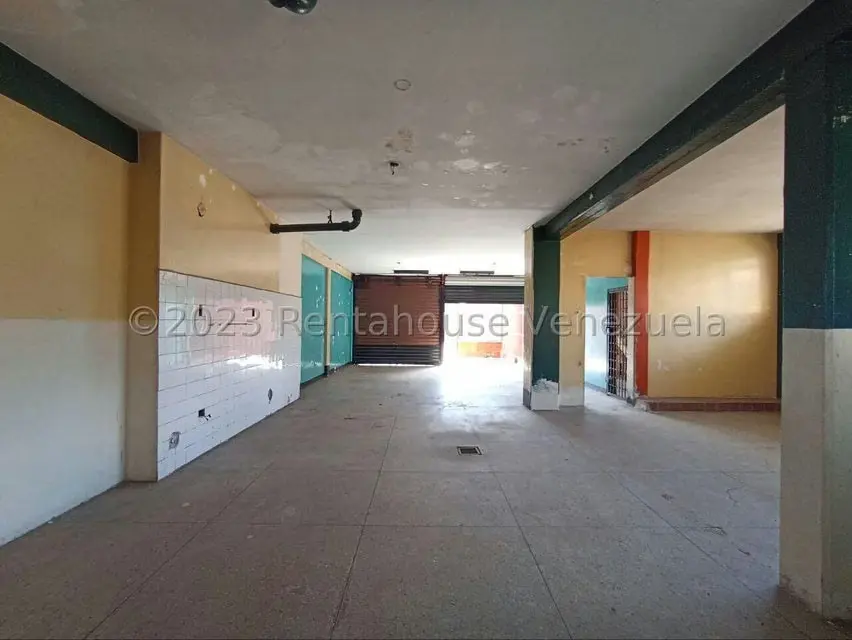 Comercial (Edificio) en Venta en Parroquia Juan de Villegas, Lara - 11