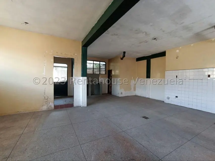 Comercial (Edificio) en Venta en Parroquia Juan de Villegas, Lara - 13