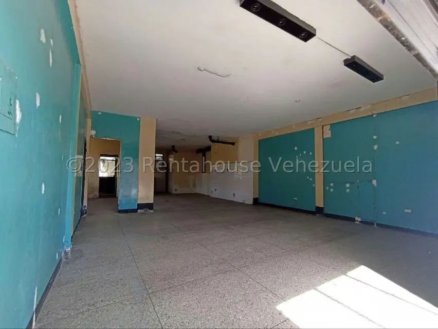 Comercial (Edificio) en Venta en Parroquia Juan de Villegas, Lara - 16
