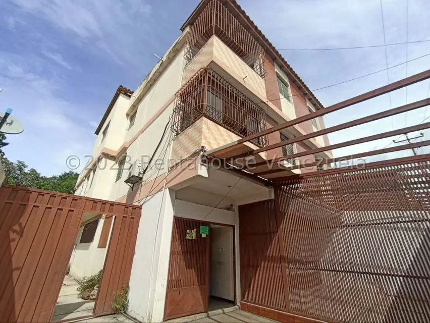 Comercial (Edificio) en Venta en Parroquia Juan de Villegas, Lara - 2