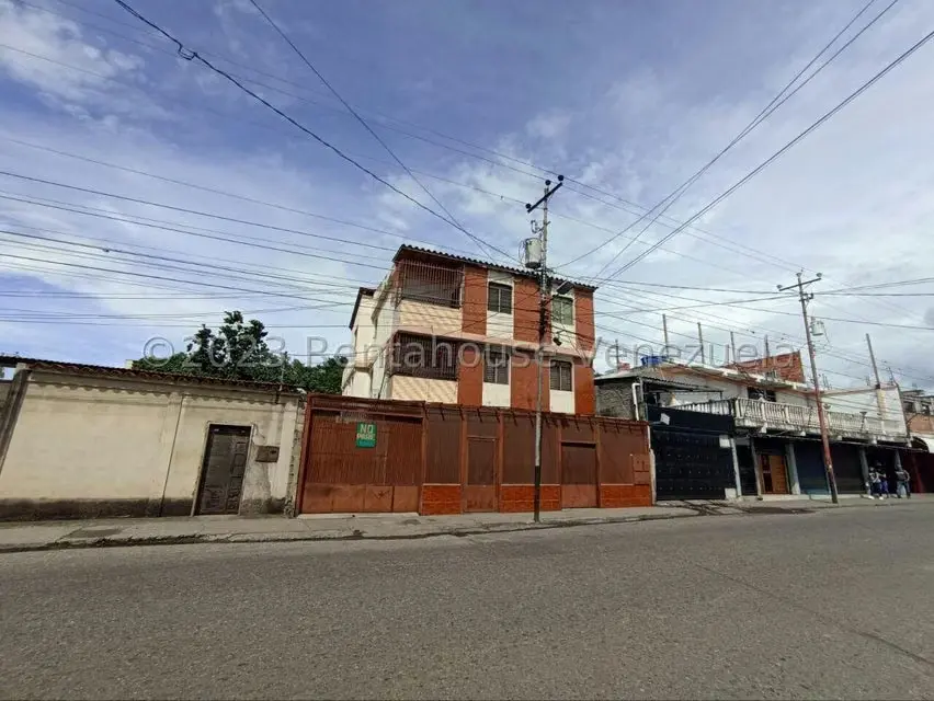 Comercial (Edificio) en Venta en Parroquia Juan de Villegas, Lara - 23