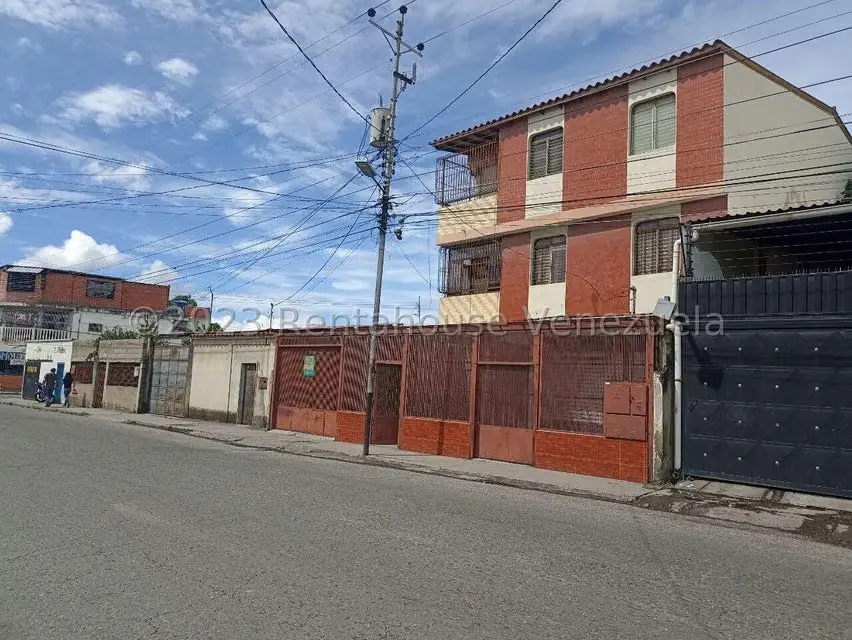 Comercial (Edificio) en Venta en Parroquia Juan de Villegas, Lara - 25