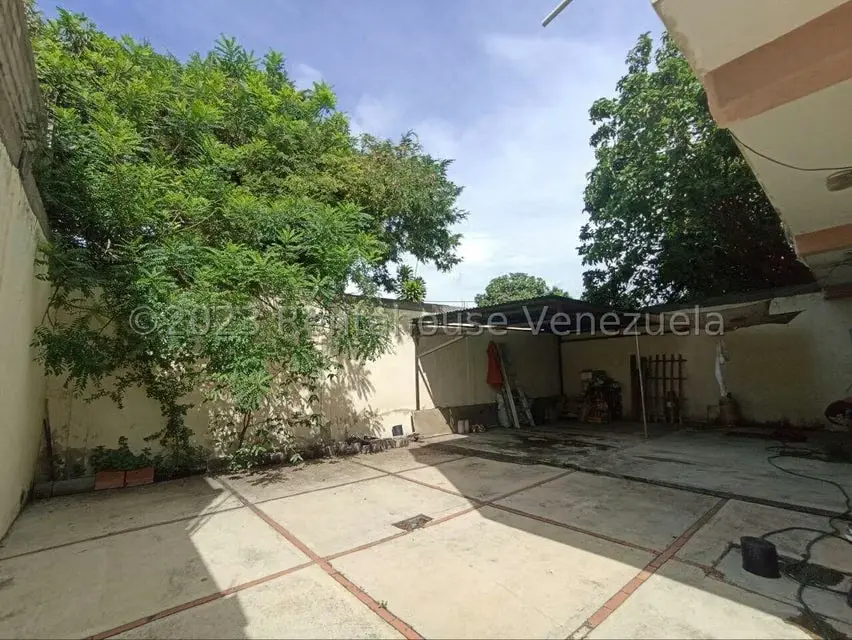 Comercial (Edificio) en Venta en Parroquia Juan de Villegas, Lara - 28