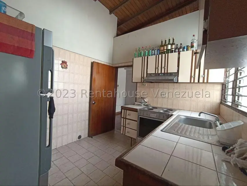 Comercial (Edificio) en Venta en Parroquia Juan de Villegas, Lara - 4