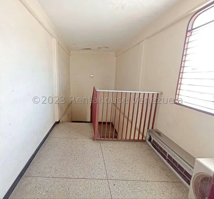 Comercial (Edificio) en Venta en Parroquia Juan de Villegas, Lara - 7
