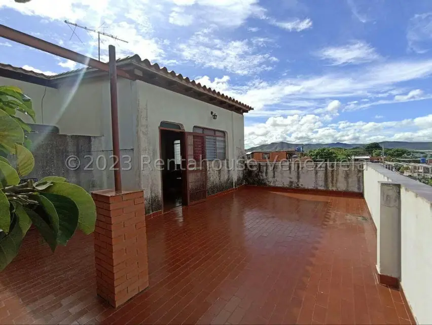 Comercial (Edificio) en Venta en Parroquia Juan de Villegas, Lara - 8