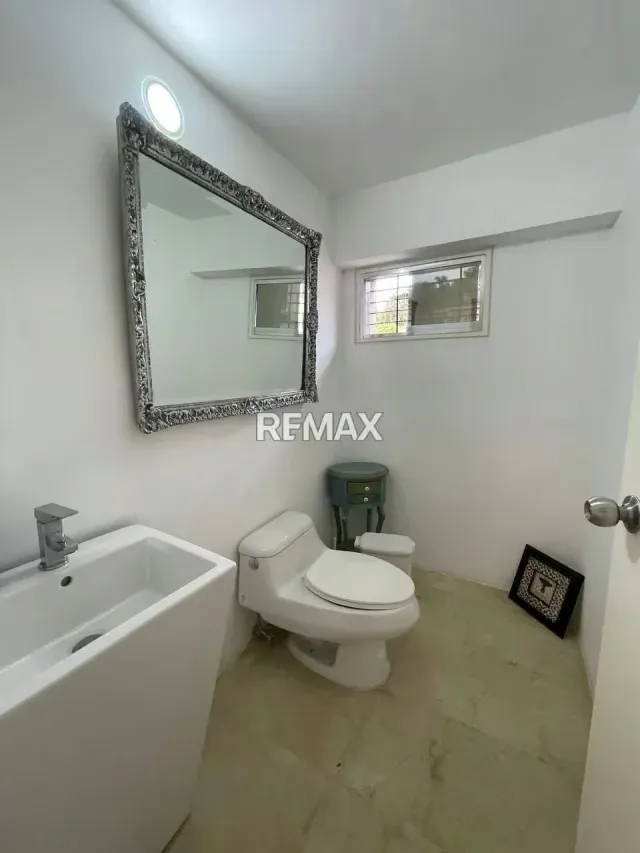 Casa residencial o comercial en Cumbres de Curumo - 14