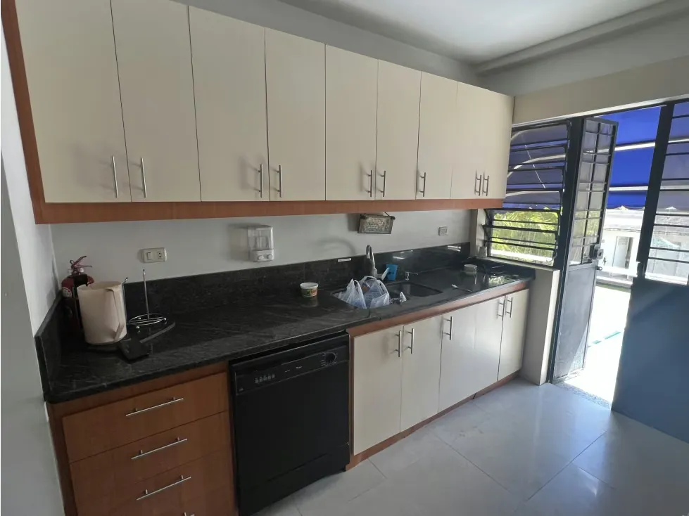 En Venta Casa Comercial en Altamira Av. Luis Roche Chacao - Caracas - 18