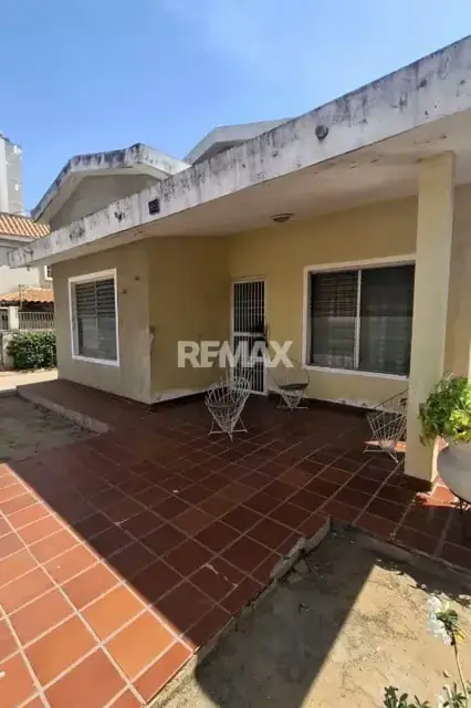 CASA PARA REMODELAR EN SECTOR TIERRA NEGRA