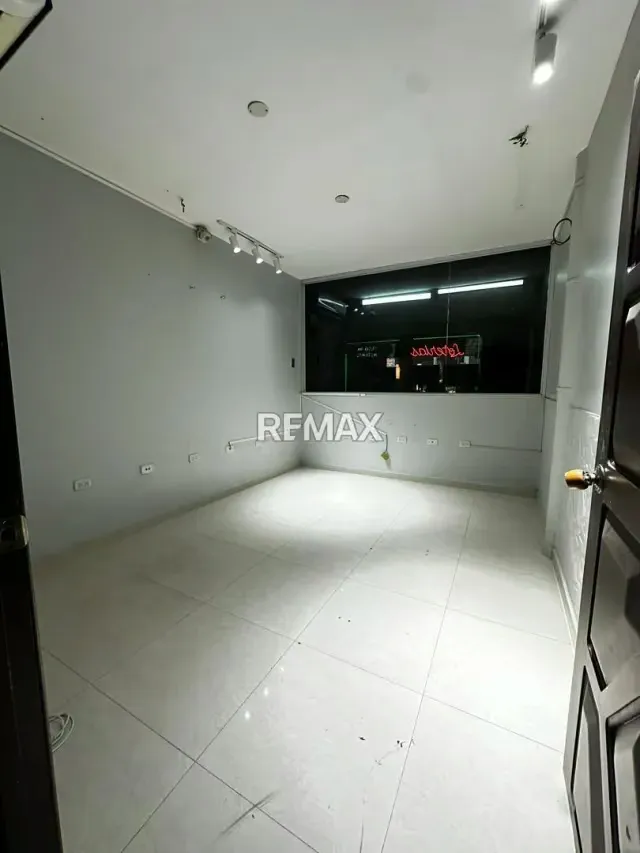 Se Alquila Oficina Comercial en Barrio obrero carrera 19 entre calle 10 y pasaje acueducto - 3