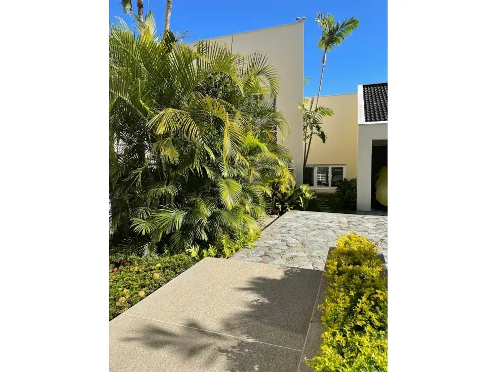 Se vende casa 841m2 Cerro Verde 7154 - 3