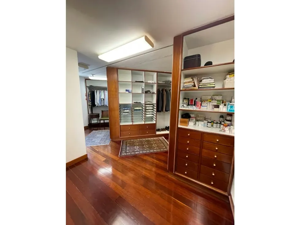 Se vende casa 841m2 Cerro Verde 7154 - 44