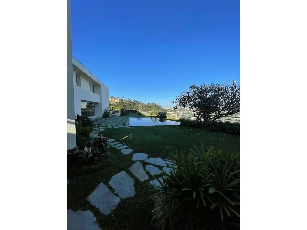 Se vende casa 841m2 Cerro Verde 7154 - 51