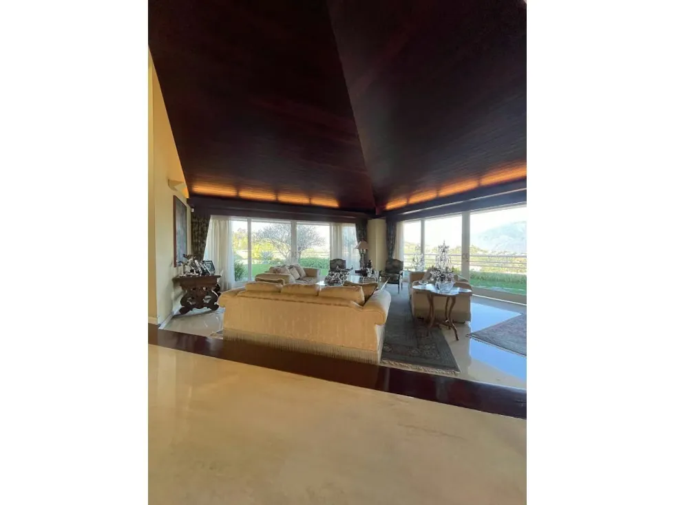 Se vende casa 841m2 Cerro Verde 7154 - 8