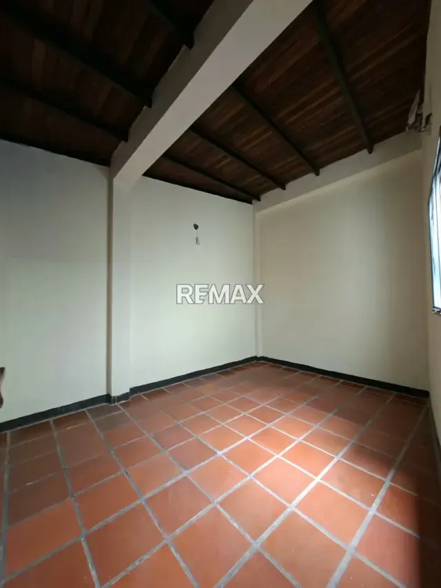 En venta Casa espaciosa con local comercial en Sector Llano La Cruz. - 15