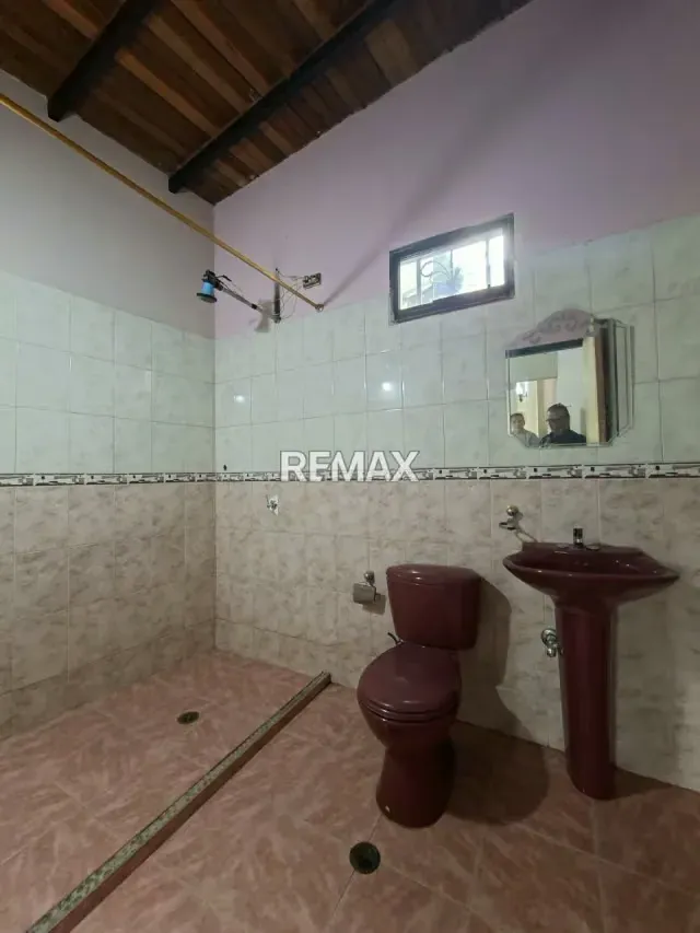 En venta Casa espaciosa con local comercial en Sector Llano La Cruz. - 16