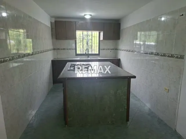 En venta Casa espaciosa con local comercial en Sector Llano La Cruz. - 4