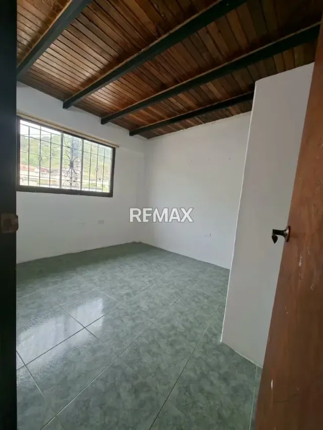 En venta Casa espaciosa con local comercial en Sector Llano La Cruz. - 10