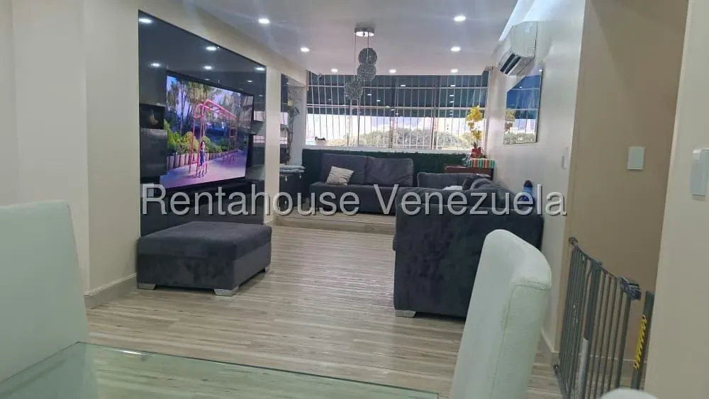 Apartamento (1 Nivel) en Venta en Colinas de Bello Monte, Distrito Metropolitano - 2