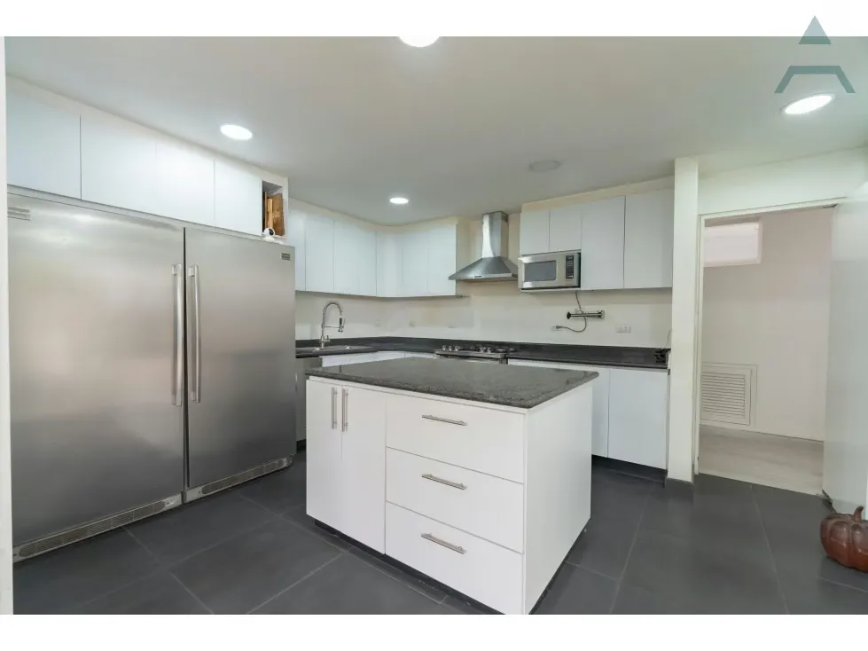 Se Vende Apartamento 341,82m² 3h/4b/3p Country Club - 17