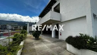 En Alquiler Terraza + Locales comerciales 24 y 25 Centro comercial Multiplazas Barrio obrero, pasaje acueducto. - 3