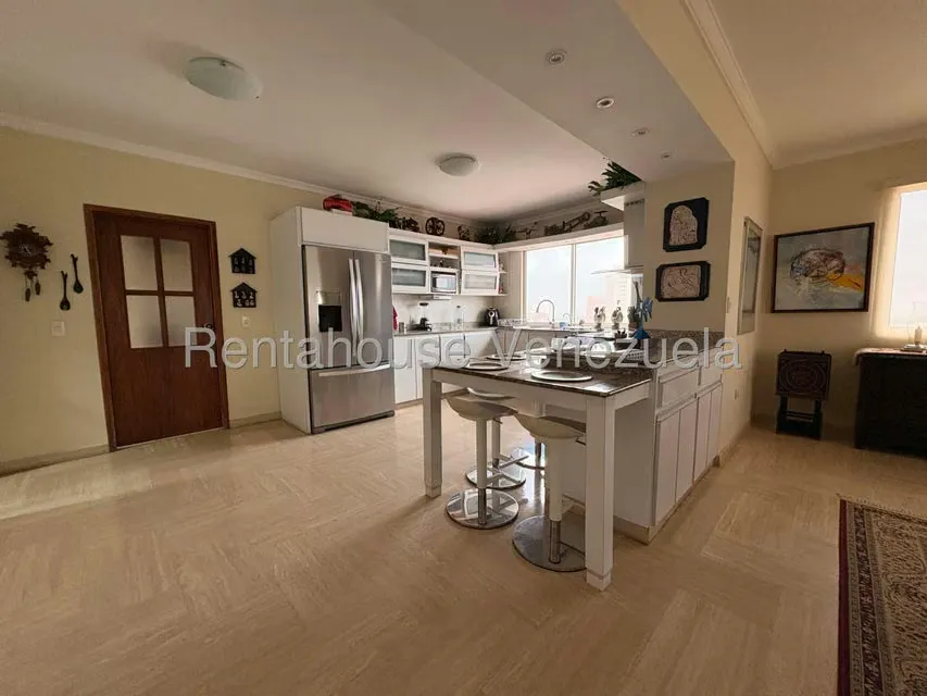 Apartamento (1 Nivel) en Alquiler en Avenida El Milagro, Zulia - 11