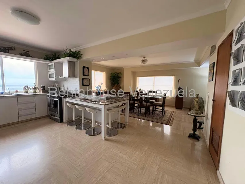 Apartamento (1 Nivel) en Alquiler en Avenida El Milagro, Zulia - 12