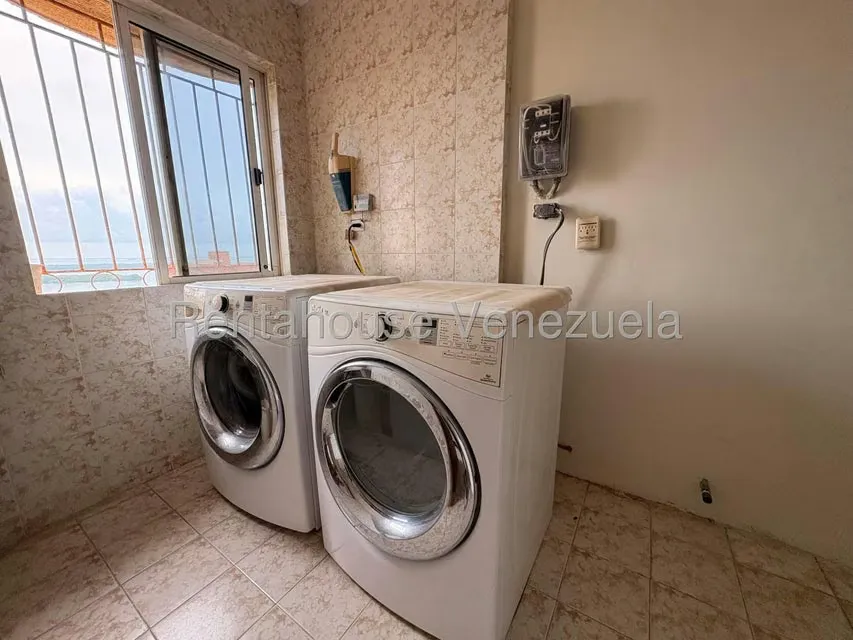 Apartamento (1 Nivel) en Alquiler en Avenida El Milagro, Zulia - 17