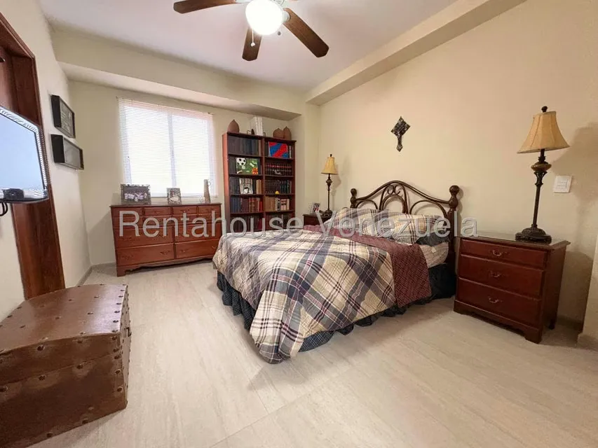 Apartamento (1 Nivel) en Alquiler en Avenida El Milagro, Zulia - 28